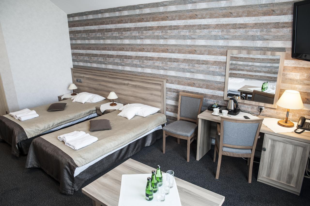 Hotel Pod Szyszkami Kozmin ภายนอก รูปภาพ