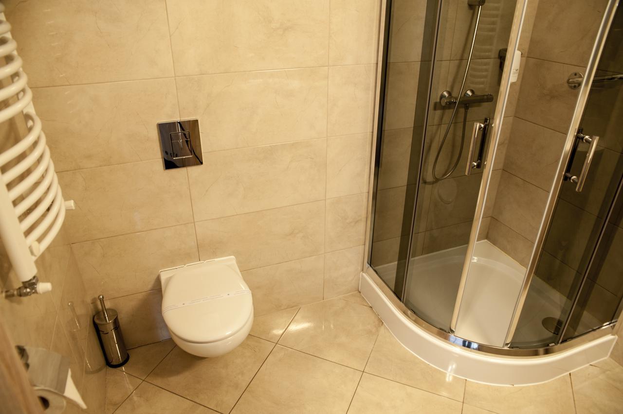 Hotel Pod Szyszkami Kozmin ภายนอก รูปภาพ