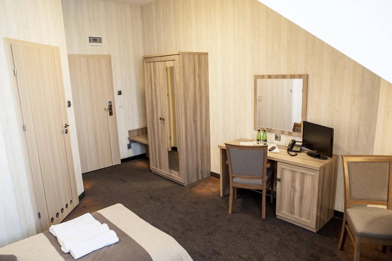 Hotel Pod Szyszkami Kozmin ภายนอก รูปภาพ
