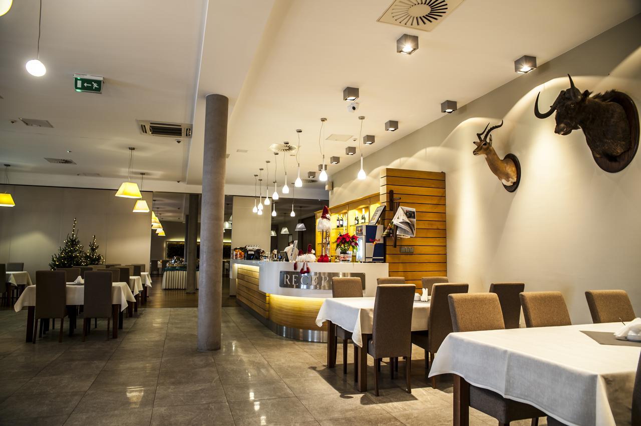 Hotel Pod Szyszkami Kozmin ภายนอก รูปภาพ